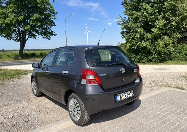 Toyota Yaris cena 20800 przebieg: 199000, rok produkcji 2011 z Bochnia małe 781